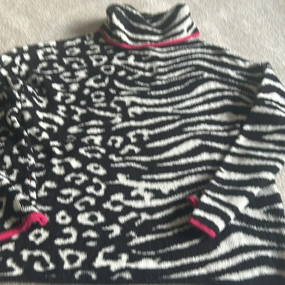 Soft animal print sweater - Picture 3 of 5
